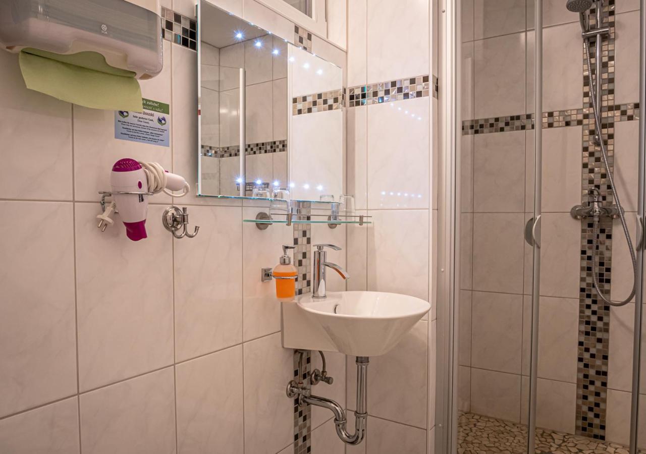 Hotel Bouzid - Laatzen Kültér fotó