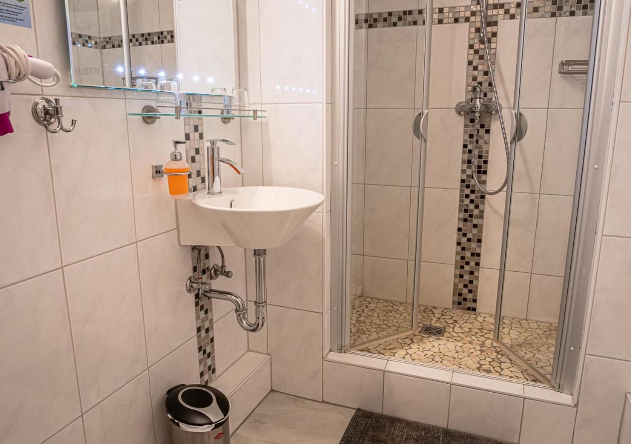 Hotel Bouzid - Laatzen Kültér fotó